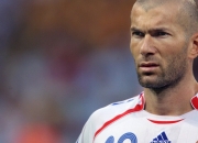 开云APP-巴黎末节风暴，F1式争冠悬念在绿茵场终极上演