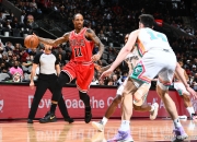 开云体育app-鹈鹕鏖战雷霆，德罗赞带队取胜的简单介绍