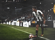 开云体育直播-赛道上的交响诗，特奥的进攻艺术与F1年度争冠之夜