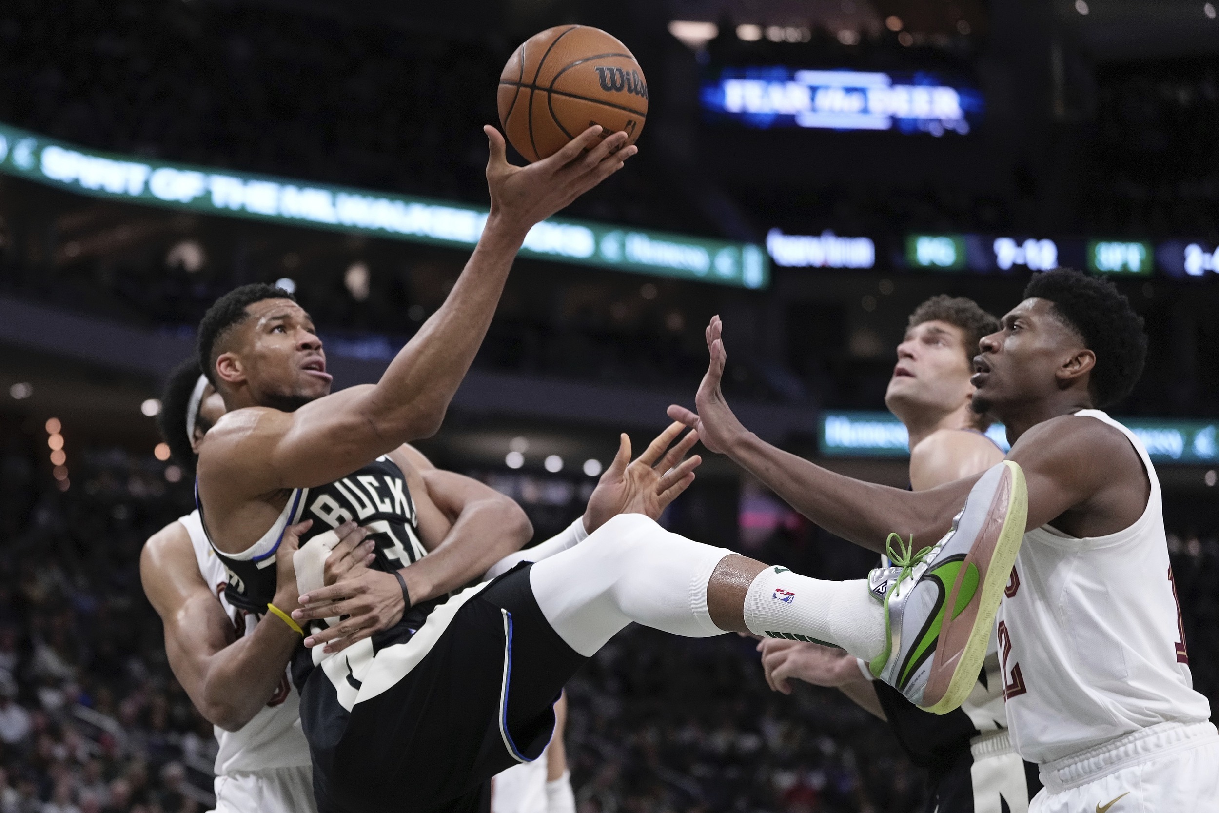 公牛碾压雄鹿,米切尔点燃赛场的简单介绍 公牛碾压雄鹿,米切尔点燃赛场的简单介绍