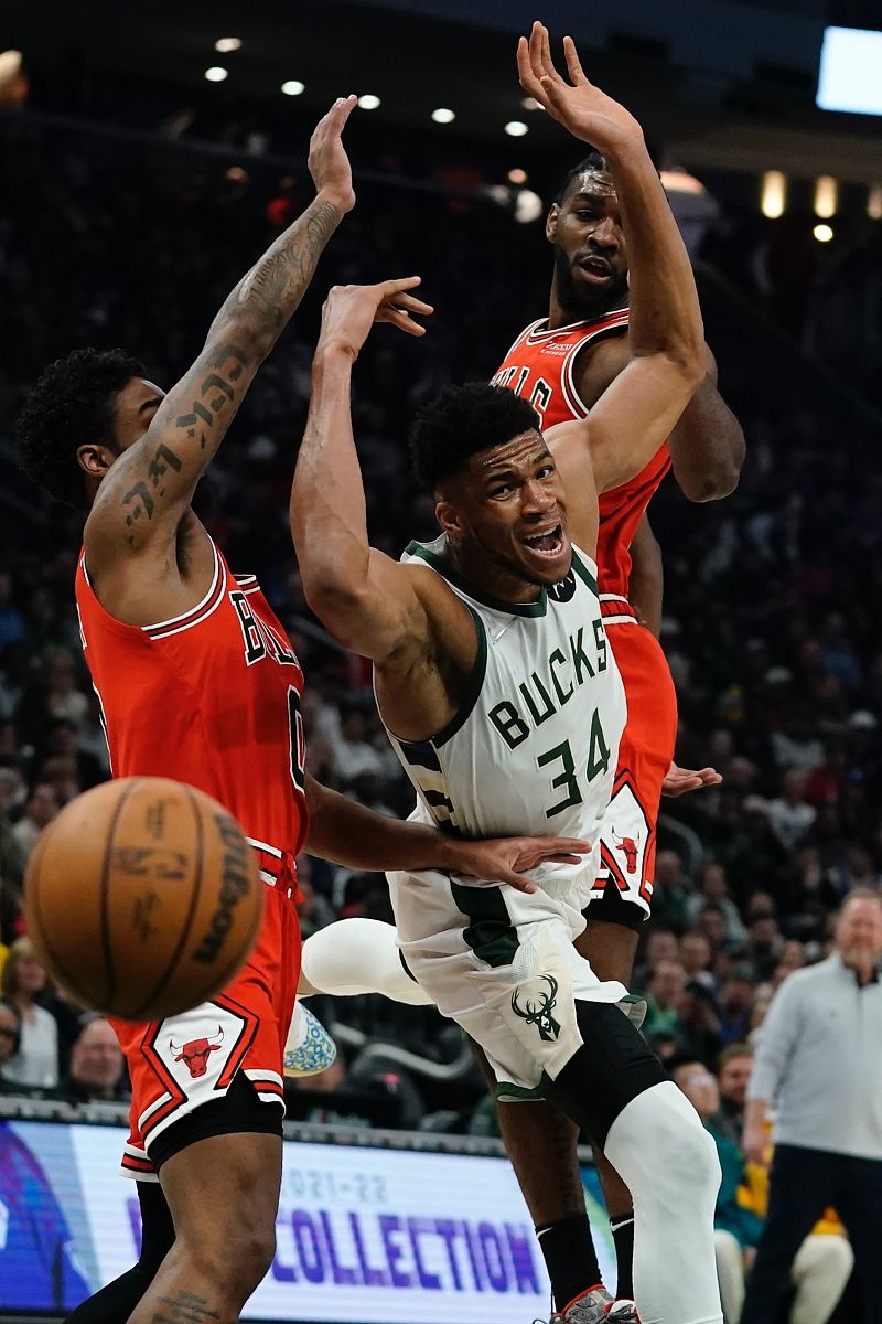 公牛碾压雄鹿,米切尔点燃赛场的简单介绍 公牛碾压雄鹿,米切尔点燃赛场的简单介绍