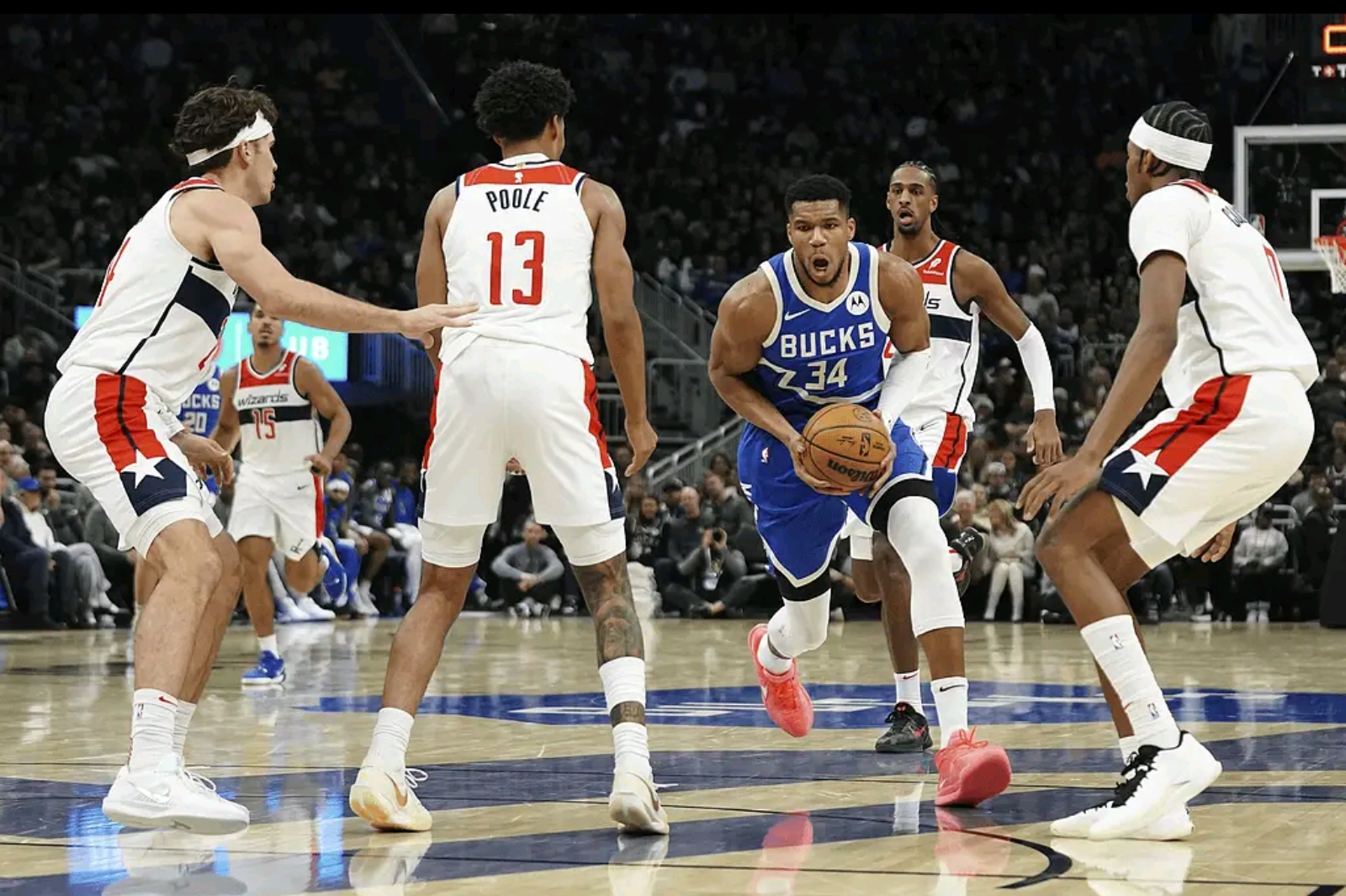 关于雄鹿再次力克黄蜂，字母哥单场拿下三十分的信息