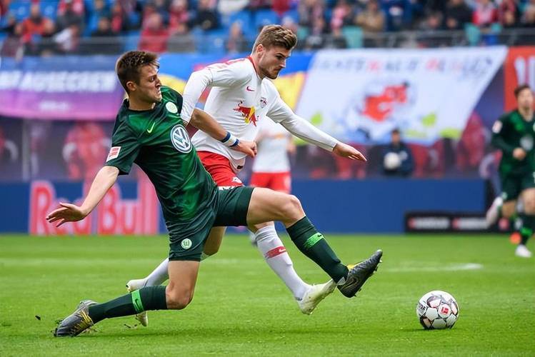 包含沃尔夫斯堡客场胜利，晋级欧战分组赛的词条