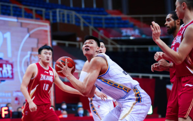 山西队与青岛队交手,双方实力不相上下 山西队与青岛队交手,双方实力不相上下