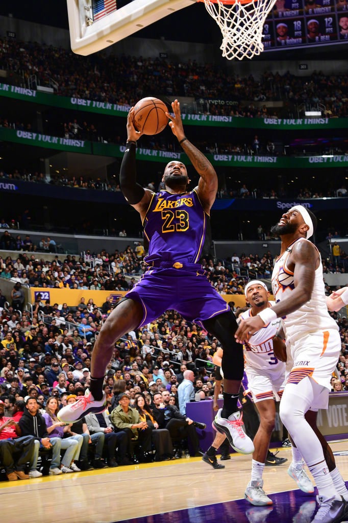 关于湖人终结奇才连胜，詹姆斯全方位表现助球队成功的信息