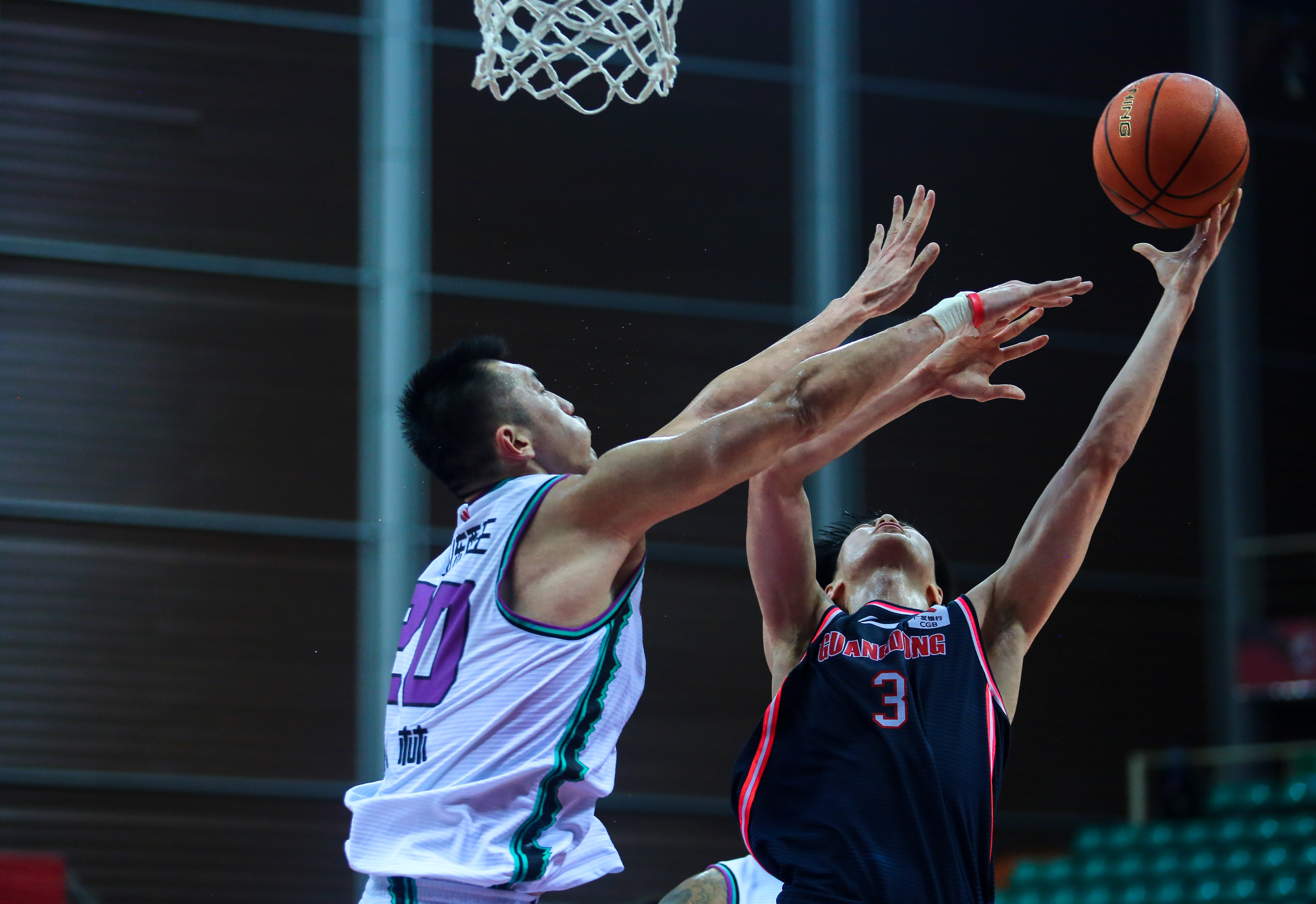 包含沸腾的球迷,燃烧的激情,劲战正酣的词条 包含沸腾的球迷,燃烧的激情,劲战正酣的词条