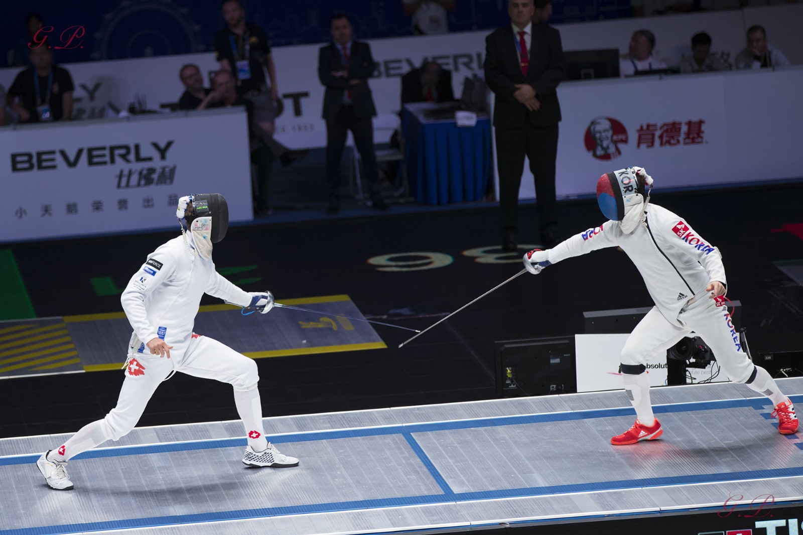 西班牙击剑好手夺冠,声名大噪 西班牙击剑好手夺冠,声名大噪