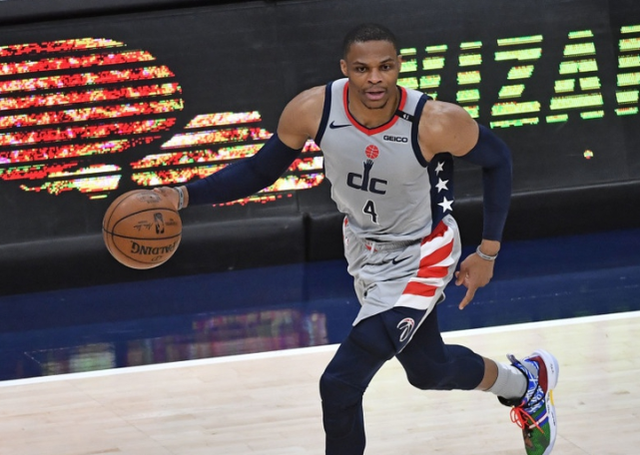 广东队横扫步行者，福克斯点燃赛场