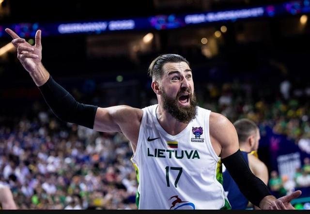 热火B队横扫立陶宛男篮,莫里斯送出助攻 热火B队横扫立陶宛男篮,莫里斯送出助攻