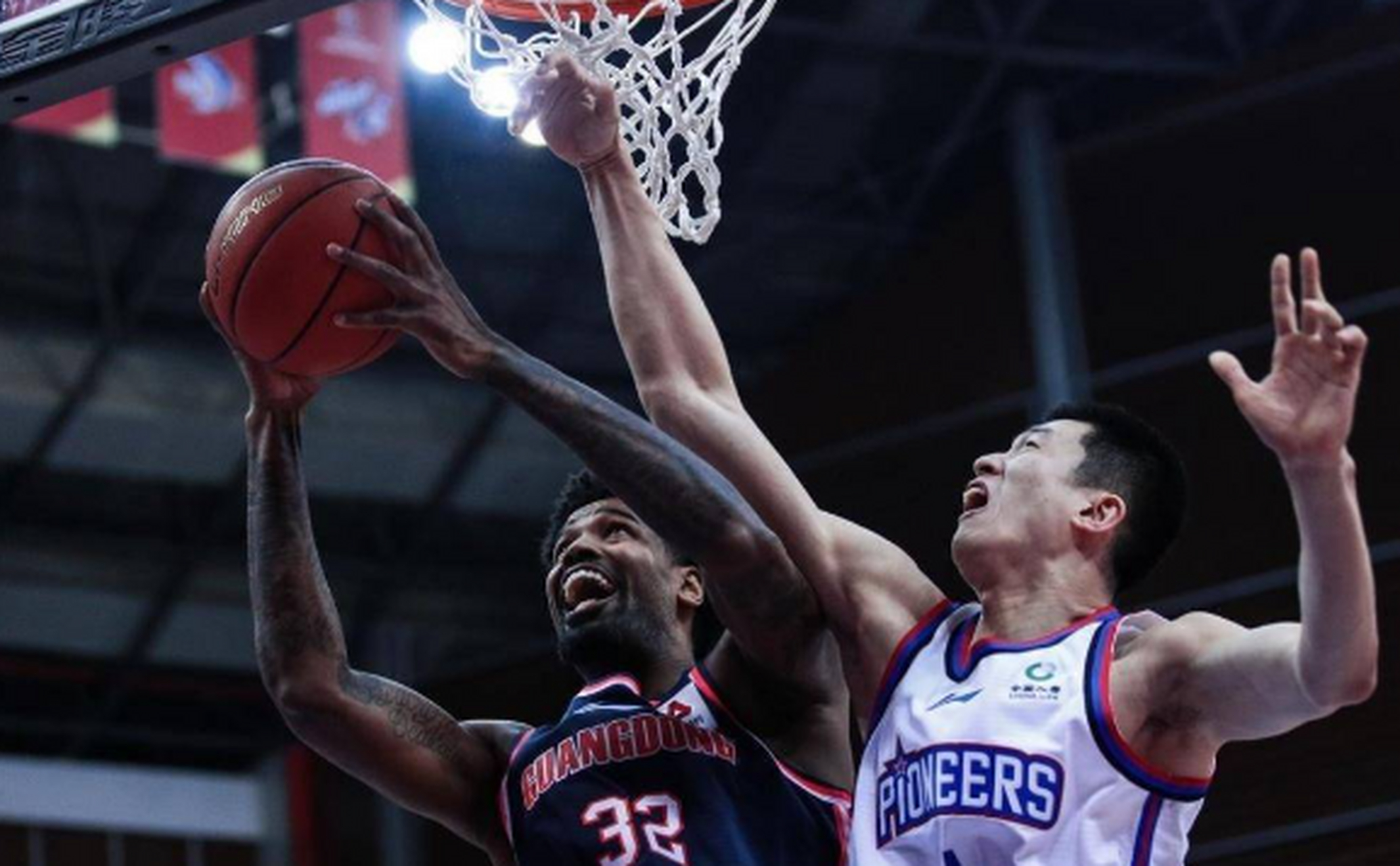 包含西班牙男篮翻盘灰熊，汉密尔顿统治全场的词条