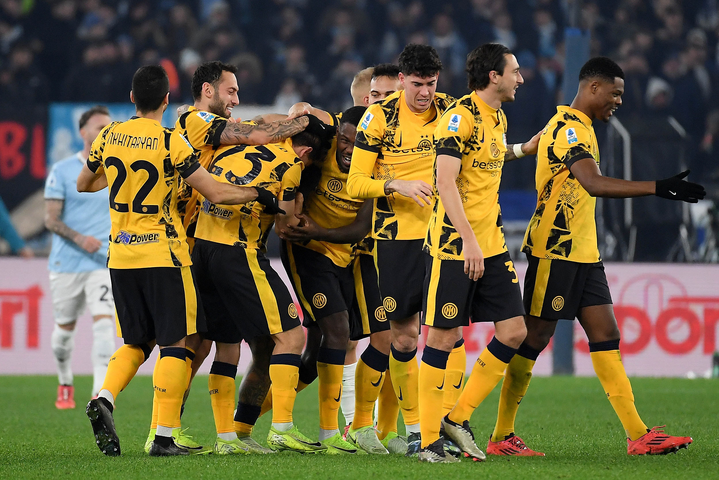 拉齐奥中场大将回归赛场,全队士气高涨的简单介绍 拉齐奥中场大将回归赛场,全队士气高涨的简单介绍