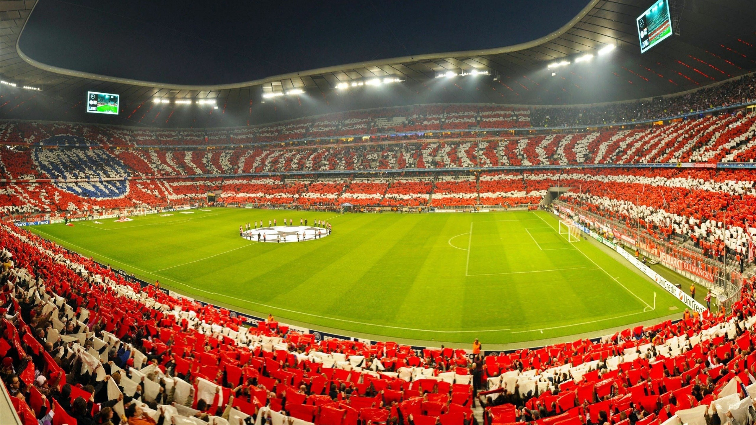 绿茵传奇的交汇，当红黑军团遇见天蓝荣耀，C罗的统治力跨越时空