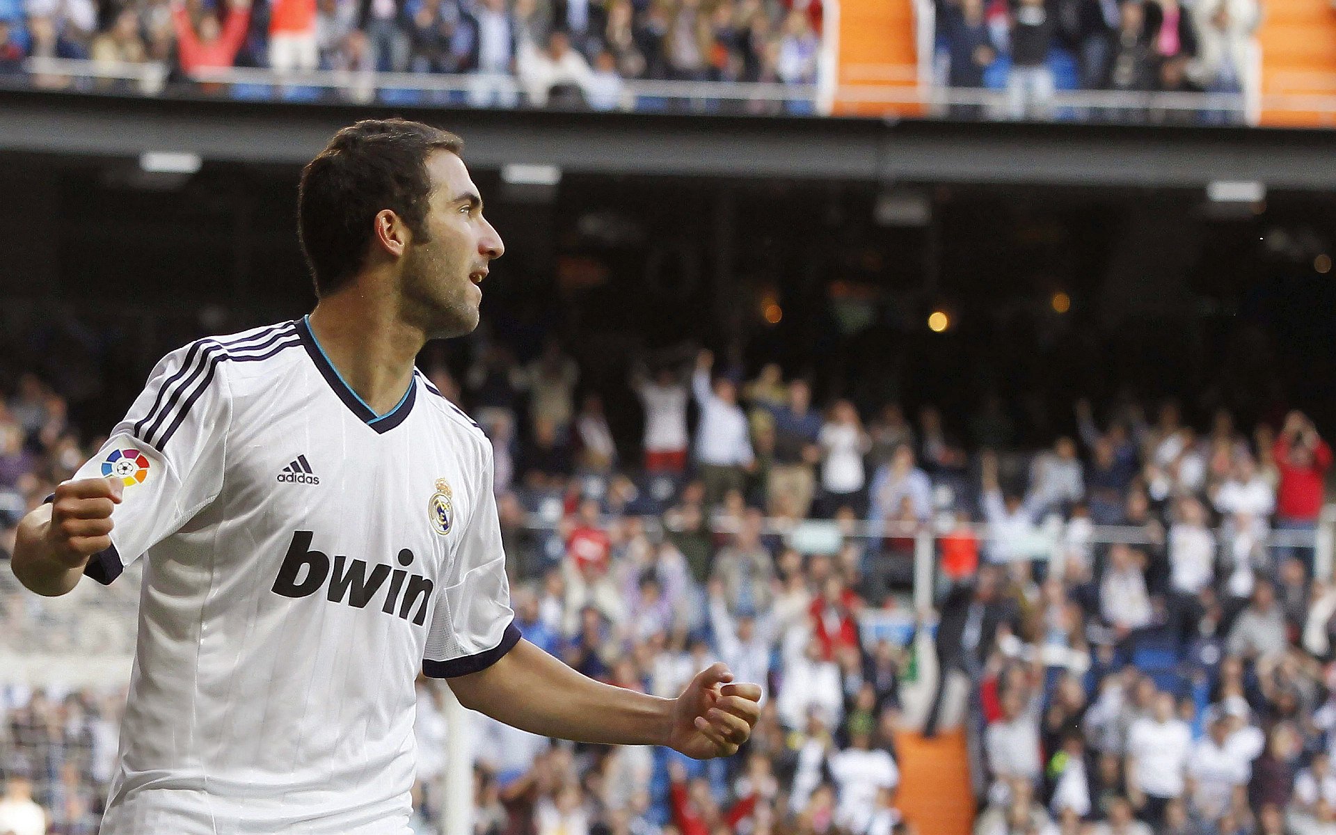 意甲焦点战之夜,迪巴拉关键制胜,罗马绝境逢生