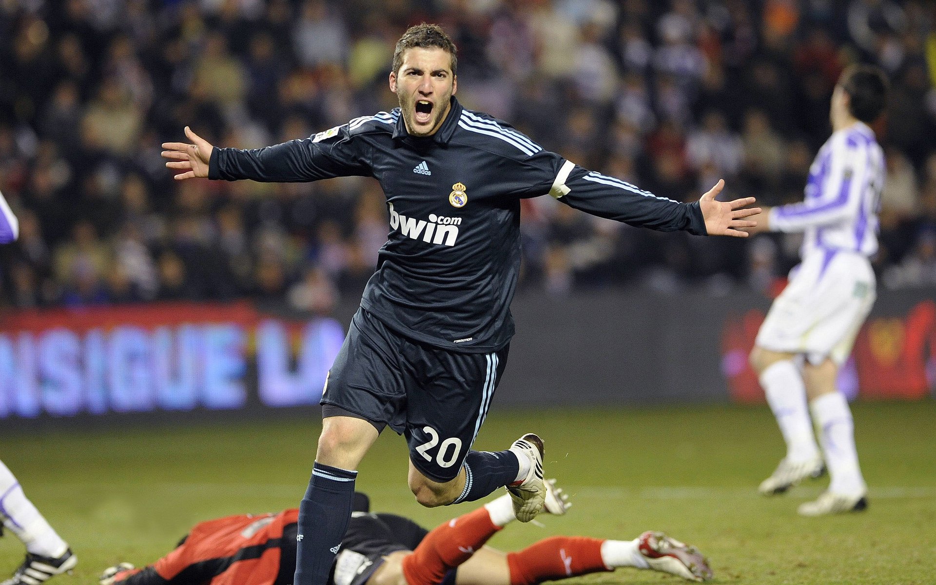 橙衣风暴,迪亚斯一锤定音,荷兰逆转英格兰的战术革命